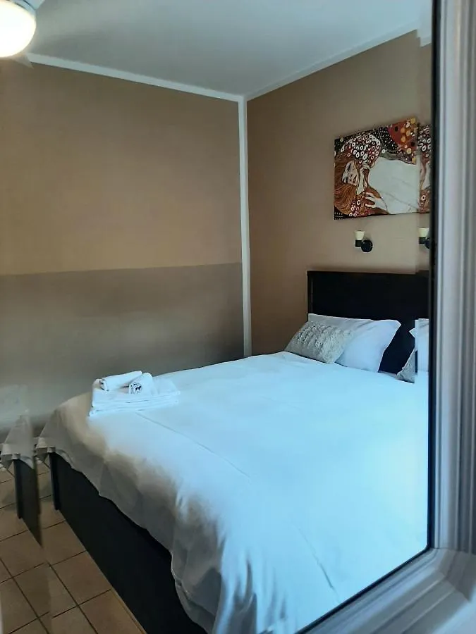 Bed & Breakfast Camere Porto Vecchio Con Parcheggio A Pochi Passi Dal Castello Malcesine Italy
