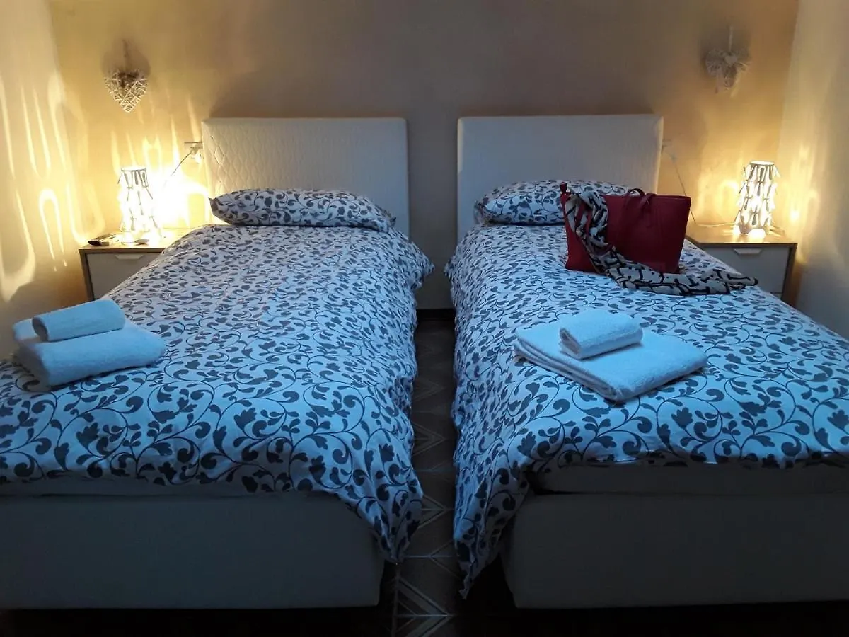 Camere Porto Vecchio Con Parcheggio A Pochi Passi Dal Castello Malcesine 0*,  Italy