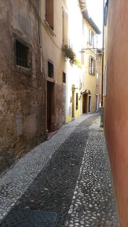 Camere Porto Vecchio Con Parcheggio A Pochi Passi Dal Castello Malcesine Italy